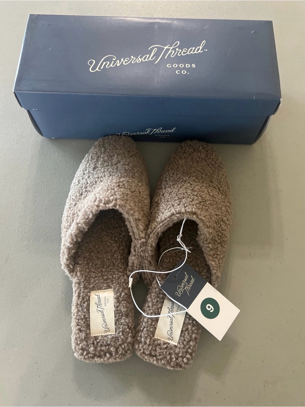 Universal Thread Sherpa Slide Slippers in Taupe Size 9 - Picture 3 of 6